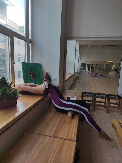 OYOGA.CENTER – Горячая 40° йога в Москве | Bikram, Pilates, Flow, Stretching, Barre.