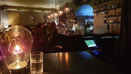 Martinez, Bar